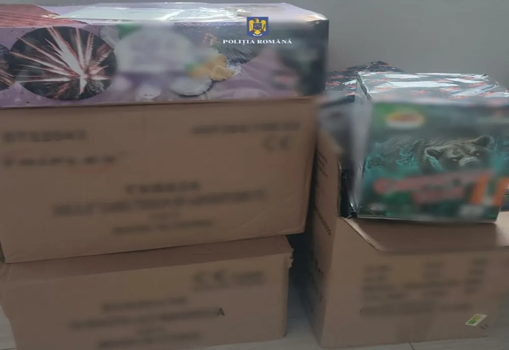 Prahova. Două tone de petarde şi artificii, găsite de poliţişti după percheziţii în Râfov