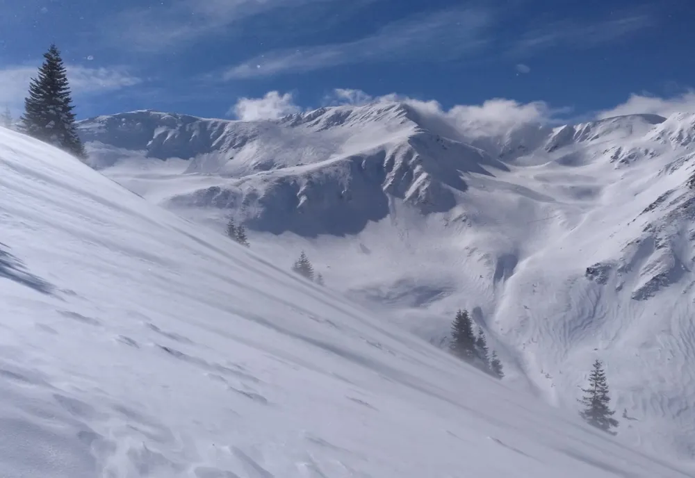 Risc însemnat de avalanșe în Bucegi!