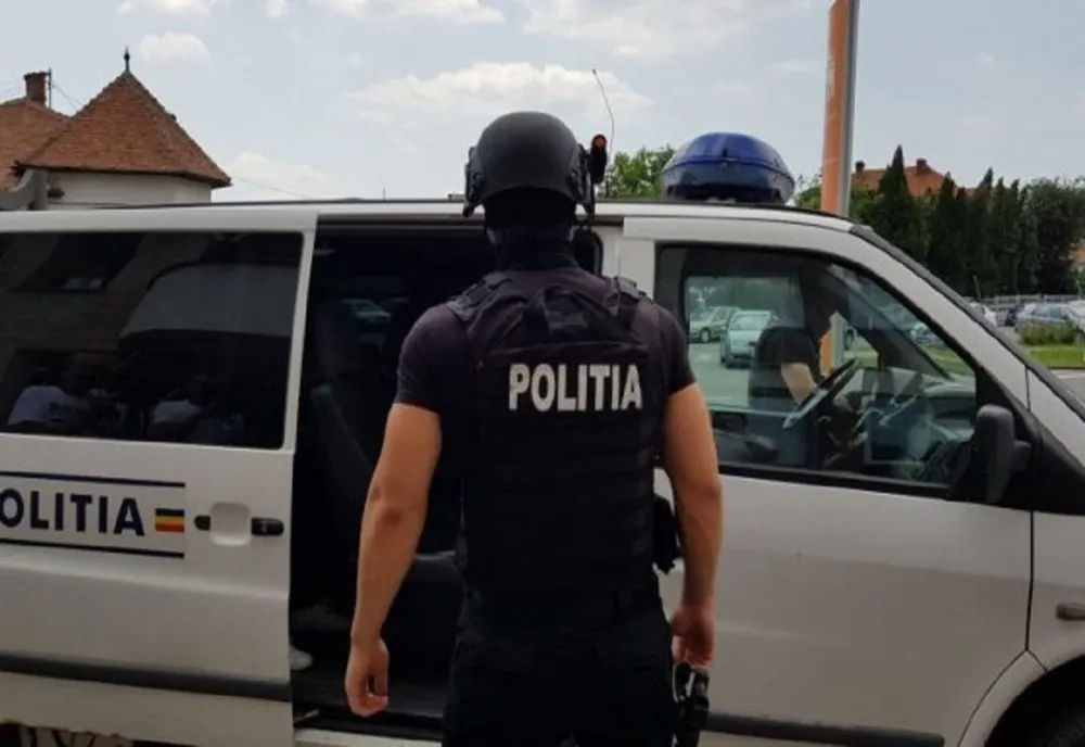 Prahova. Percheziții într-un dosar de furt la Dumbrăvești. Doi tineri au fost reținuți