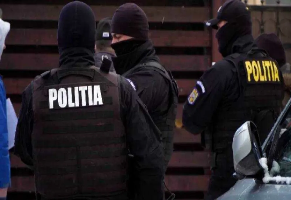Percheziţii în Prahova la persoane bănuite de trafic de migranţi şi spălare de bani