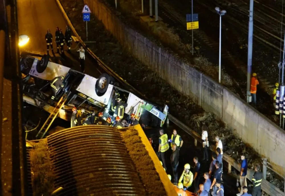 MAE: 4 români, UCIȘI în accidentul din Italia - 21 de persoane au murit şi alte 20 au fost rănite în tragedie