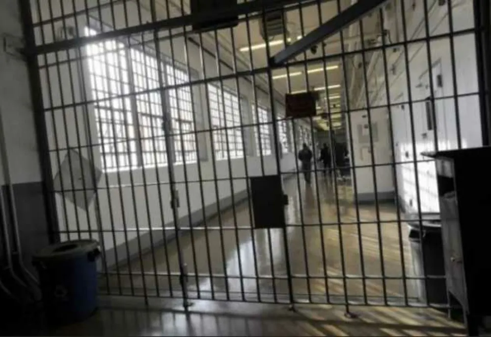 Un polițist din Prahova, arestat pentru agresiune sexuală și tentativă de viol 