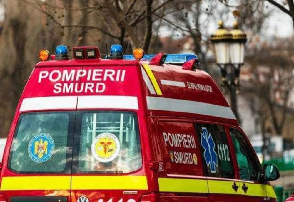 ACCIDENT GRAV ÎN PRAHOVA. DOI TINERI AFLAȚI PE MOTOCICLETĂ, TRANSPORTAȚI ÎN STARE GRAVĂ LA SPITAL 