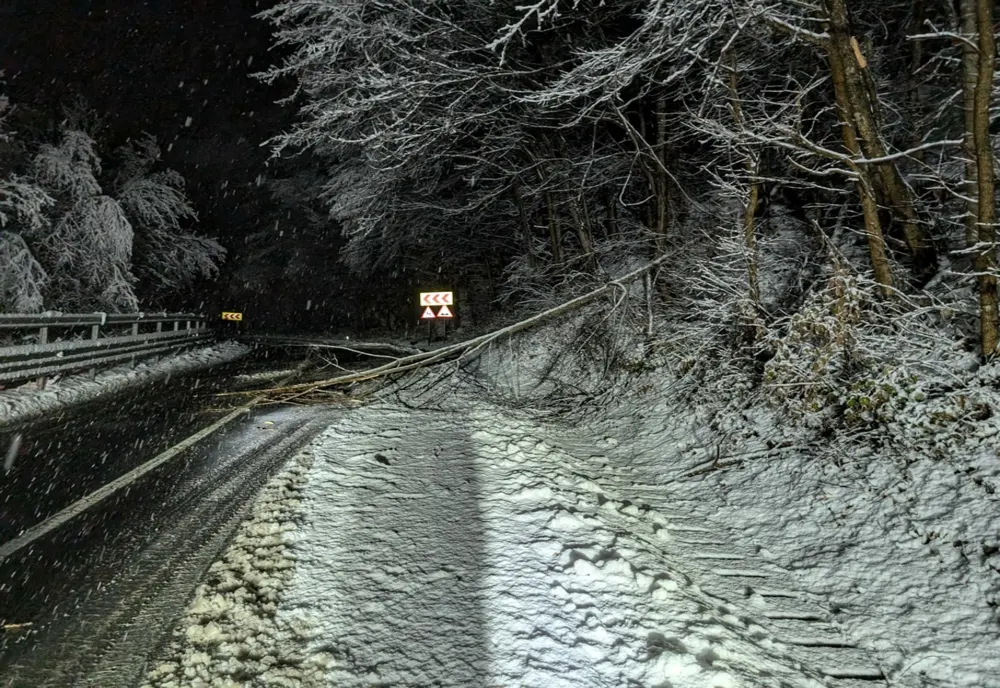 VIDEO NINGE ABUNDENT ÎN CENTRUL ȚĂRII! TRAFICUL ESTE ÎNGREUNAT