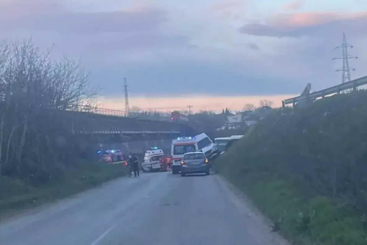Accident grav pe DN 1A: cinci persoane, rănite. Autoritățile au activat Planul Roșu de Intervenție