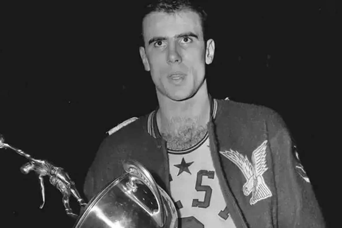 Doliu în NBA: Bob Pettit, primul MVP din istoria ligii, a murit la 93 de ani