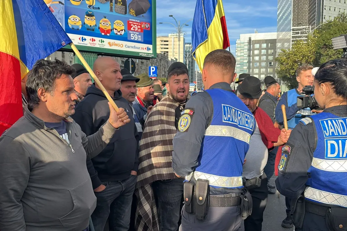 Fermierii ocupă Piața Victoriei: protest masiv și trafic blocat în București