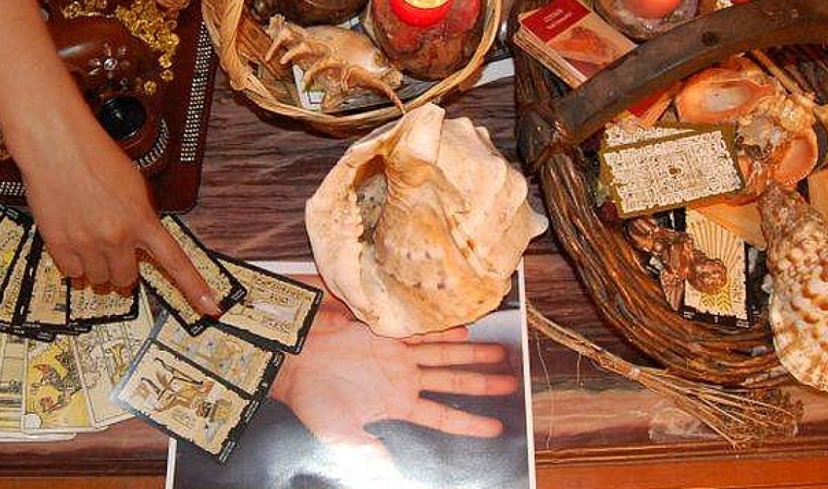 Percheziții la ghicitoarele din Prahova!