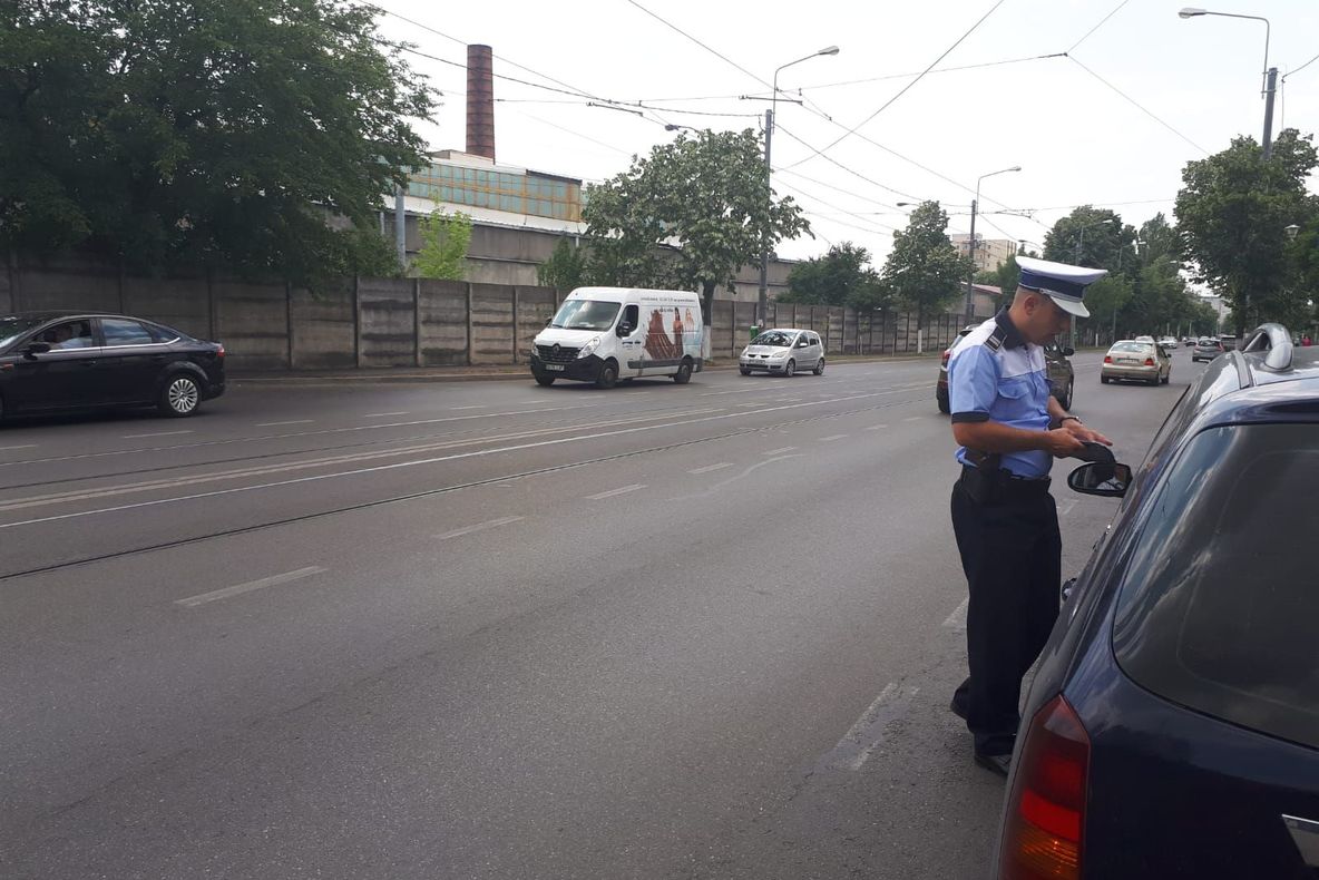 VIDEO Prahova, amenzi pentru șoferii care vorbesc la telefon