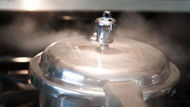 Tragedie pe strada Oltului din Ploiești! Un ploieșetan a decedat   intoxicat cu monoxid de carbon  după ce a uitat o cratiță pe foc