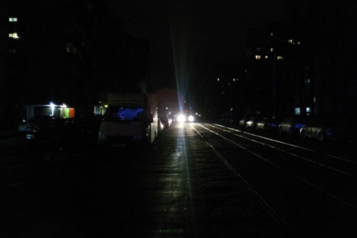 Locuitorii din cartierul Bariera București, în continuare în fără curent electric. Când va fi remediată avaria