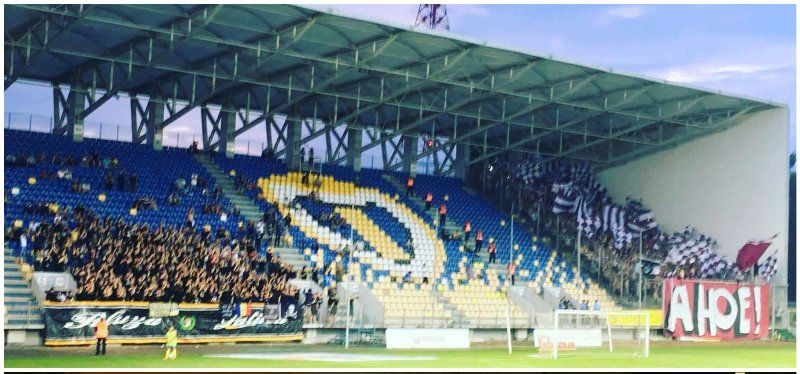 Stadionul Ilie Oană, devastat la meciul Petrolul Ploiești-Rapid București. Rapidiștii au rupt sute de scaune