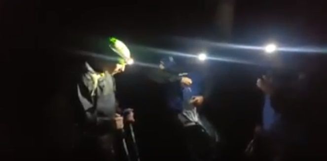 Bărbat rătăcit prin munți, salvat de jandarmii montani prahoveni VIDEO