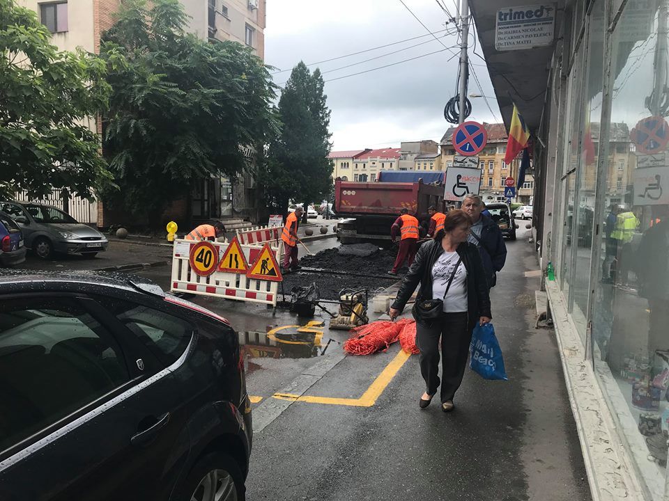 Societatea care deține monopol pe repararea și întreținerea străzilor din Ploiești, amendată pe banda rulantă de autorități