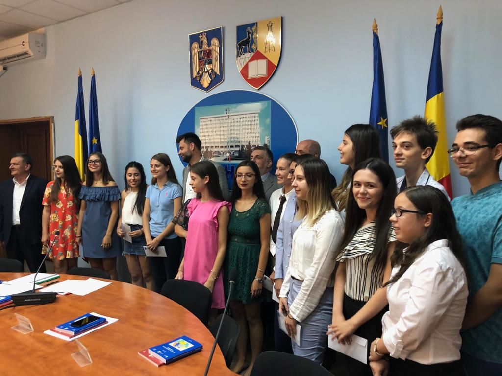 Elevii ploieșteni cu 10 la BAC și la Evaluarea Națională, premiați de CL Ploiești