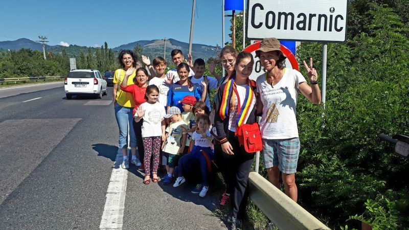 Raluca Ciulei, tânăra care a parcus pe jos peste 600 de kilometri pentru a atrage atenţia asupra importanţei educaţiei, a ajuns și în Prahova| FOTO