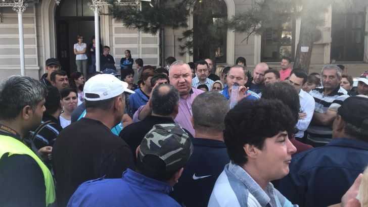 VIDEO Încă o zi de grevă la SGU Ploiești! Viceprimarul Ganea încearcă rezolvarea problemei