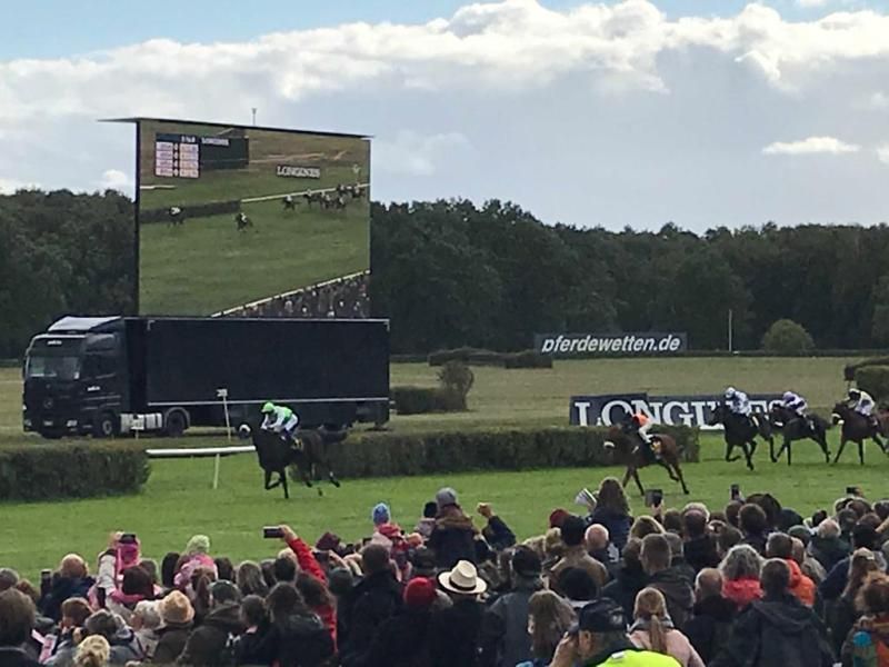 Hipodromul Ploieşti se înfrăţeşte cu Hipodromul Hoppegarten din Berlin | FOTO