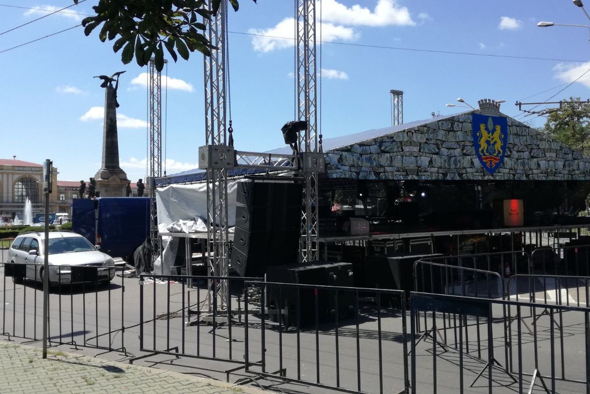 Un miliard pentru închirierea unei scene la Ploiești!