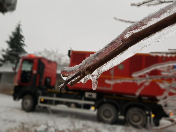 Aproximativ 2.500 de prahoveni nu au curent electric nici duminică