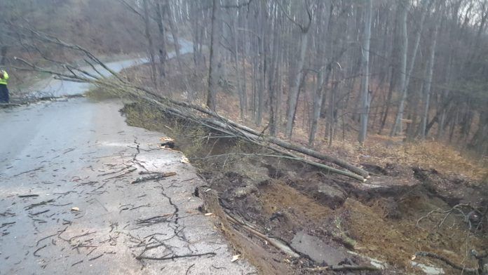 În Prahova au fost reactivate mai multe alunecări de teren!