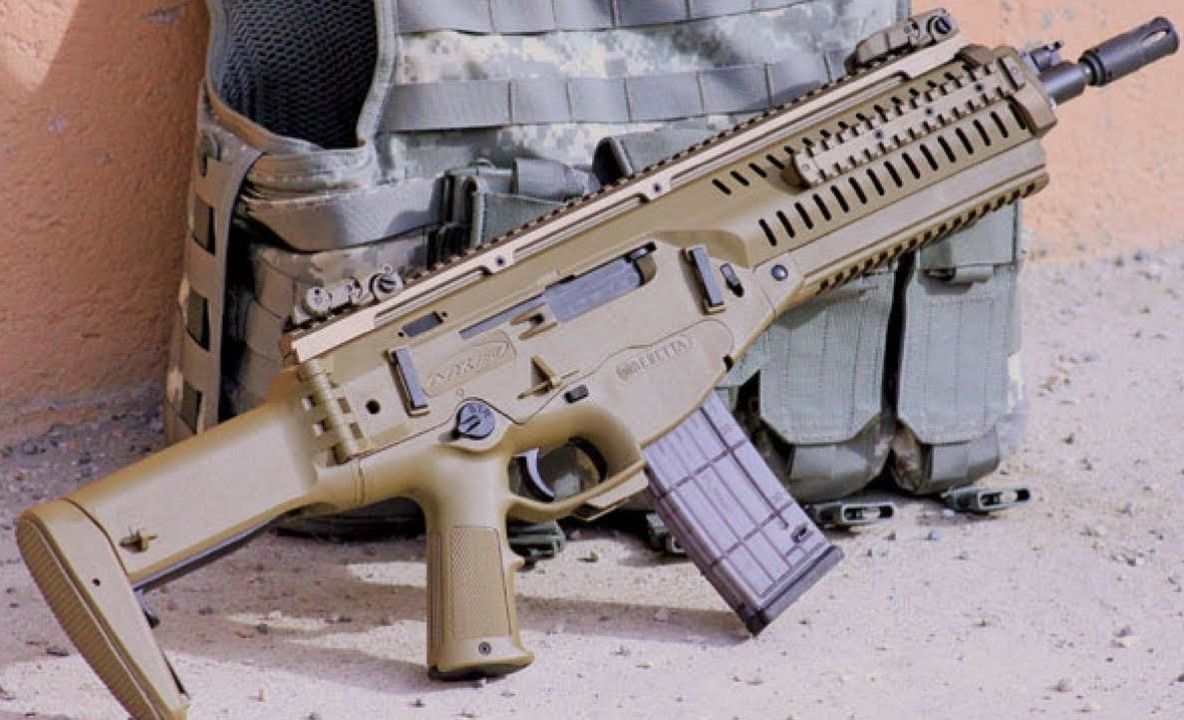 România se asociază cu Beretta și va produce, la Plopeni, două tipuri de arme de asalt