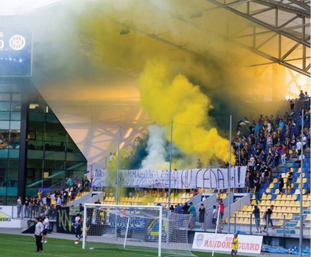 Petrolul: 10.000 de lei amendă de la FRF pentru fumigenele de pe Ilie Oană!