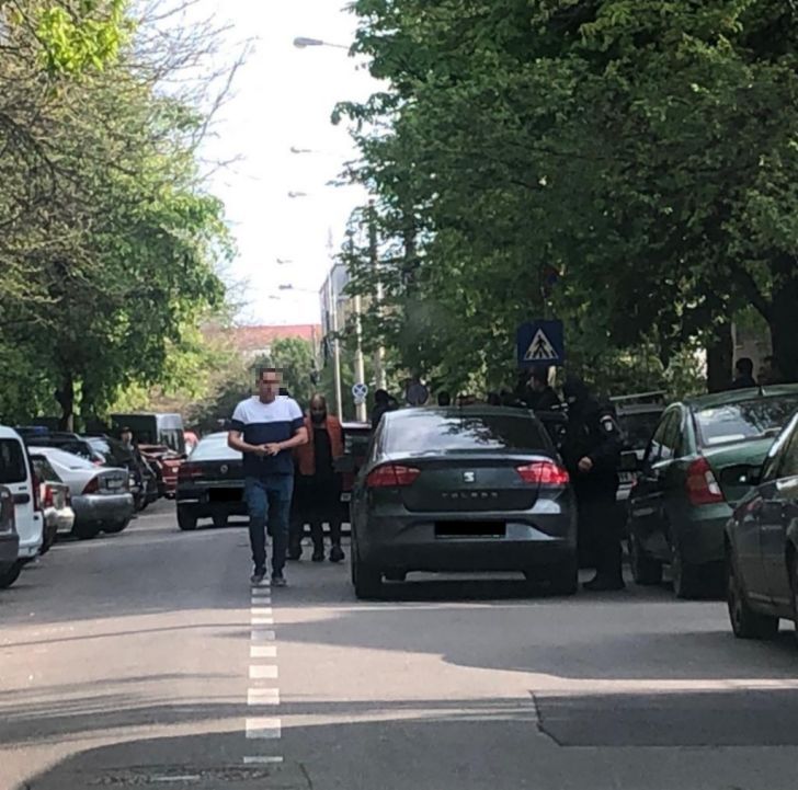 FOTO / VIDEO Comercianţi de etnobotanice au fost săltaţi de BCCO, după un flagrant organizat în Ploieşti