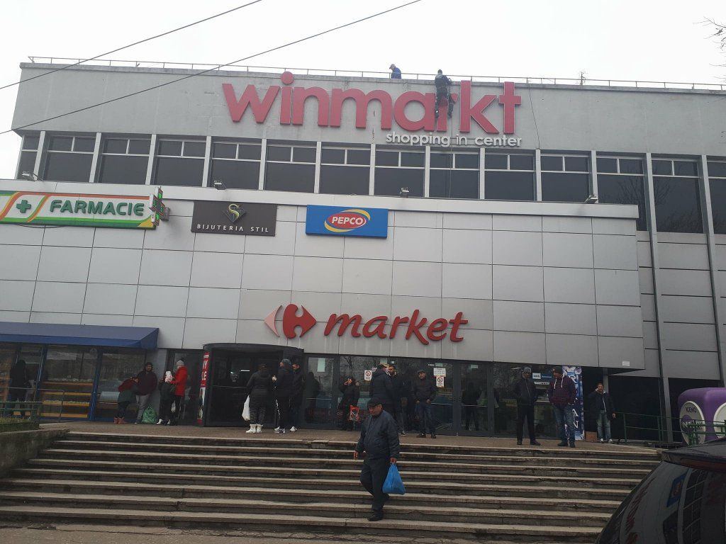 Alertă la magazinul BIG din Ploiești! 120 de persoane evacuate din cauza unui miros suspect!