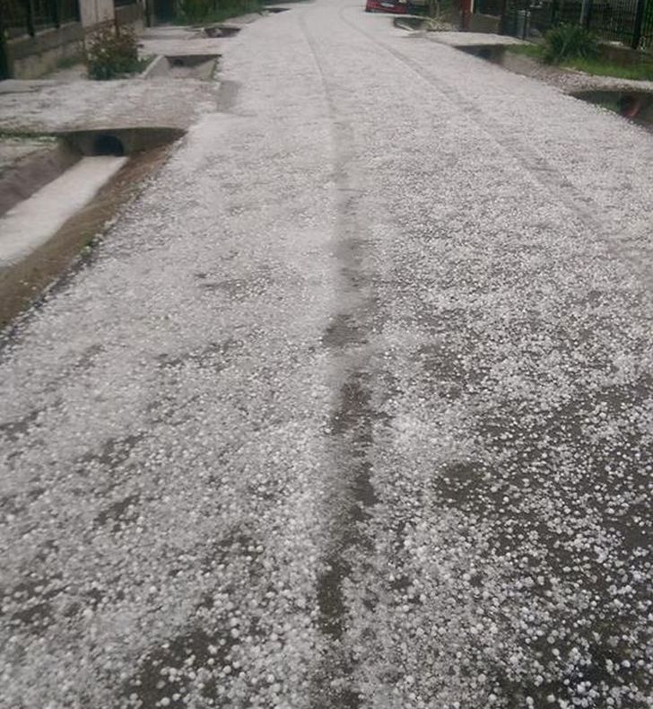 FOTO Grindina a făcut ravagii la Brazi, în Prahova!