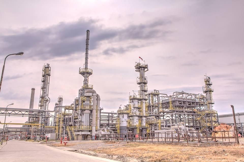 Rafinăria Petrobrazi, amendată cu 60.000 de lei de Garda de Mediu Prahova