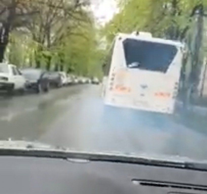 VIDEO Autobuzele teoretic noi de la Ploieşti- maşini de fum!