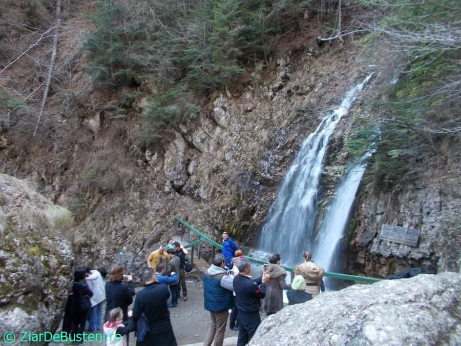 Intervenție a salvamontiștilor spre Cascada Urlătoarea. Un turist a leșinat