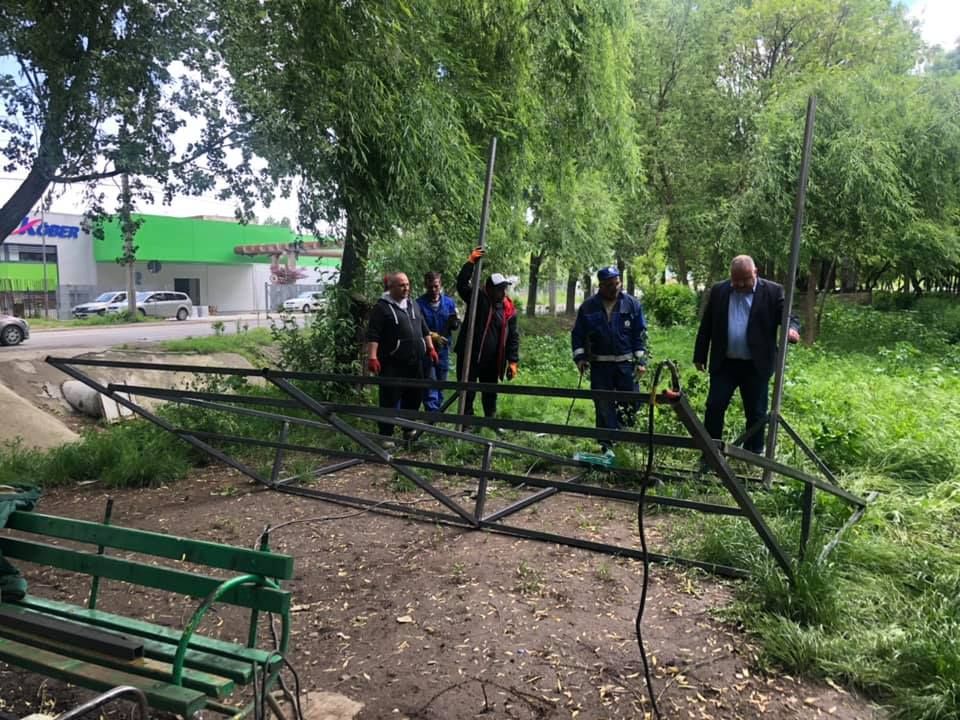 Foișoare în mai multe zone din Ploiești. Viceprimarul Ganea: Vom încerca să montăm şi toalete în mai multe parcuri