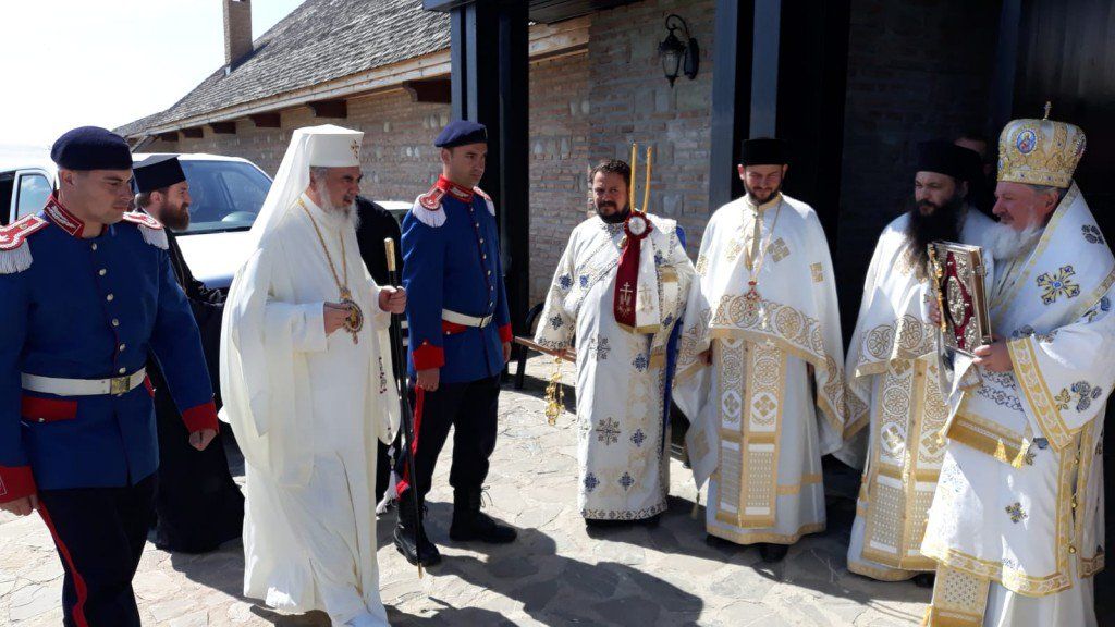VIDEO Patriarhul Daniel la Mănăstirea Turnu din Prahova. Peste 6000 de persoane prezente