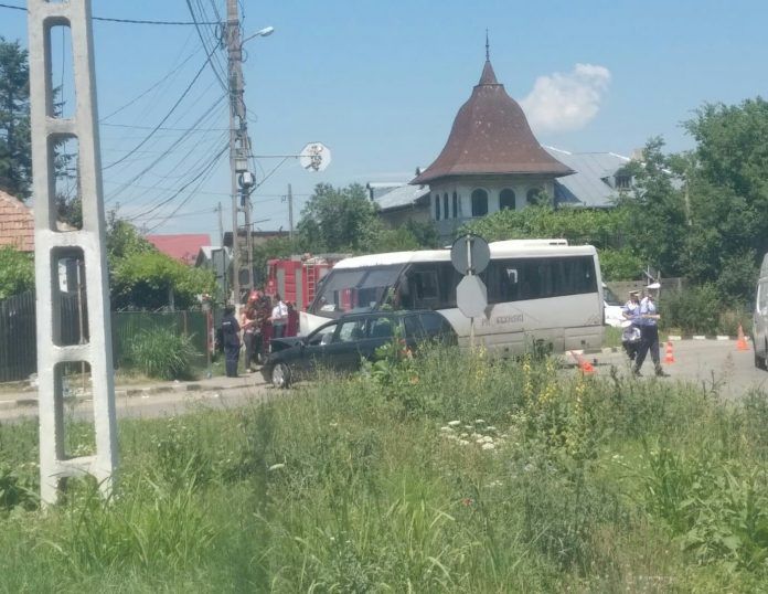 Accident grav la Florești! A fost implicat un microbuz cu 11 persoane