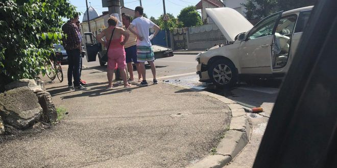 Trei autoturisme implicate într-un accident în Ploiești