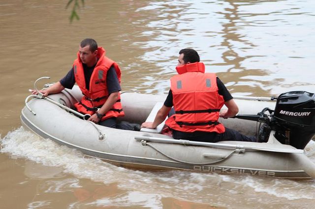 Un minor de 15 ani s-a înecat într-o balastieră din Prahova
