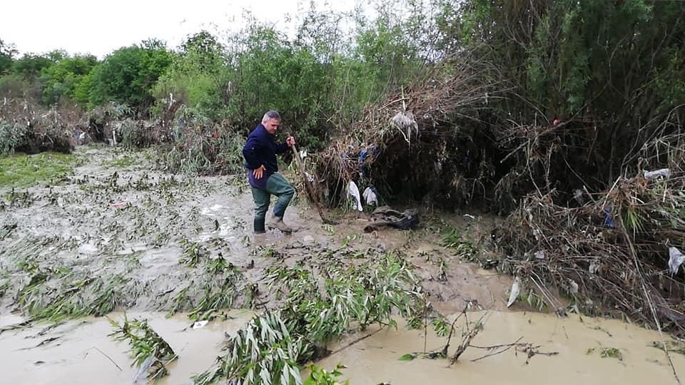 Prahova, măturată de ape! Pompierii prahoveni, în continuare la datorie FOTO&amp;VIDEO