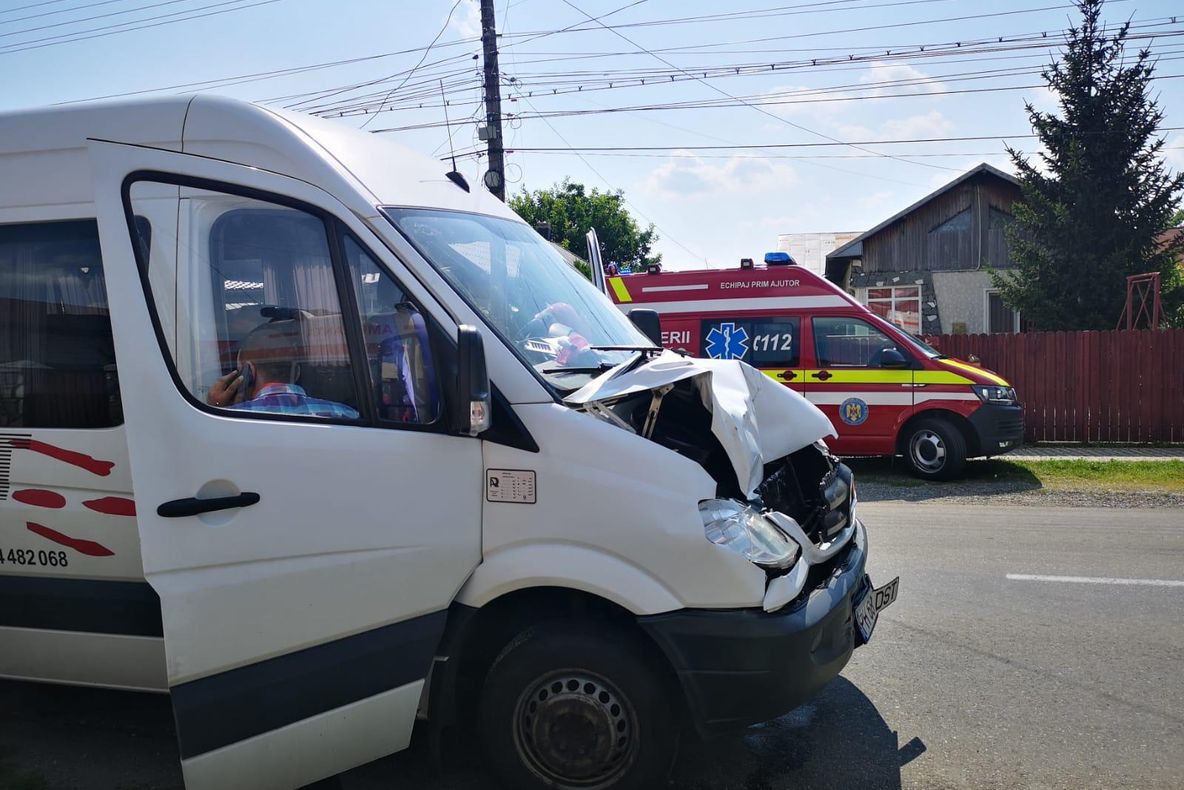 Accident la Bucov! A fost implicat  un microbuz cu 25 de persoane