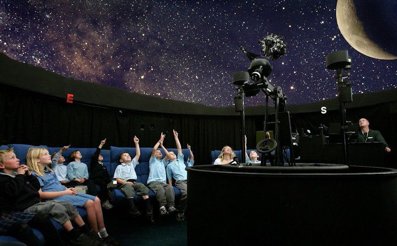 Se inaugurează cel mai mare planetariu din România! Acesta se află în Prahova