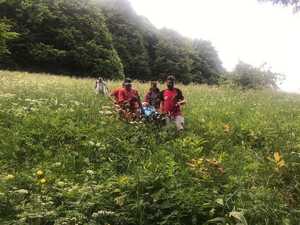 Turist în vârstă de 84 de ani, căzut într-o râpă în zona Piciorul Pietrei Arse