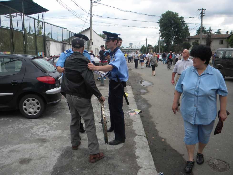 Razie în piața de legume de la Puchenii Mari. Sapte tone de fructe și legume, confiscate