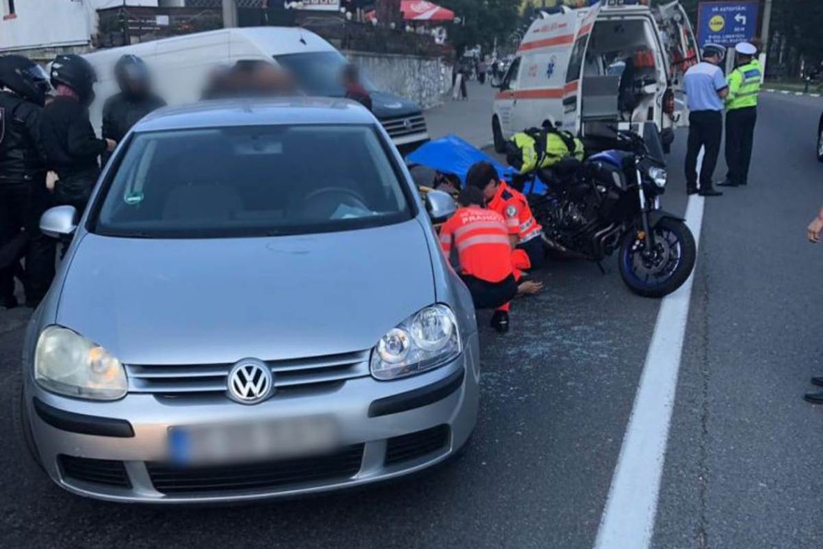 FOTO| Motociclistă rănită într-un accident rutier produs la Bușteni