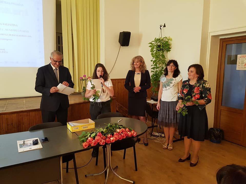 Absolvenții prahoveni cu nota 10 la Bac și Evaluarea Națională  au fost premiați la ISJ Prahova