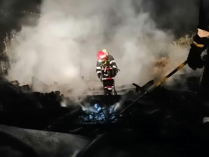 Incendiu la Gura Vadului! O persoană a decedat