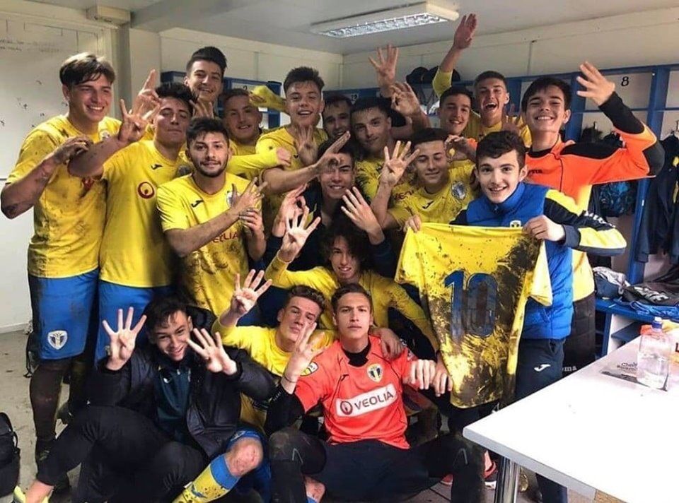 Ultrașii Petrolului Ploiești: Peluza Latină și Peluza Ilie Oană au decis să nu mai meargă pe stadion