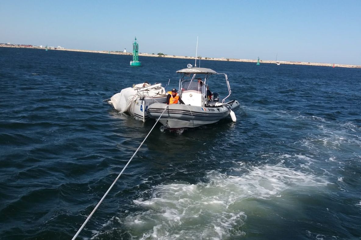 VIDEO   Operaţiune de salvare la Valea Calugarească. Bărbat căzut într-un canal de irigaţii