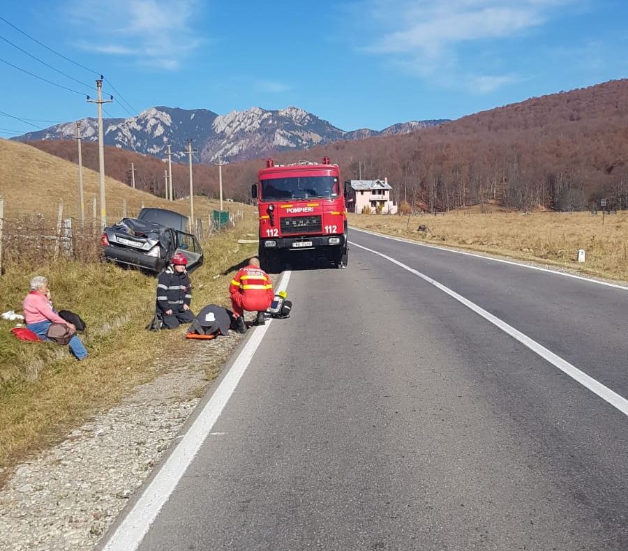 Accident la Cheia din cauza vitezei. Două persoane au ajuns în spital