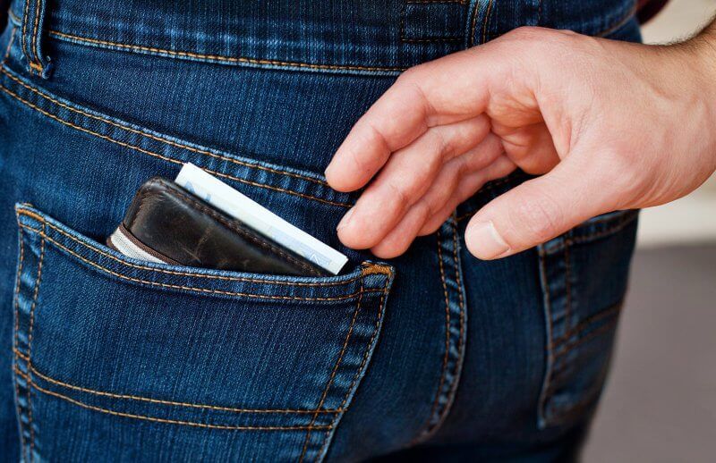 Ploieşteancă, reţinută pentru furt din buzunare! Femeia a fost prinsă în flagrant! ă, reţinută pentru furt din buzunar! Femeia a fost prinsă în flagrant!